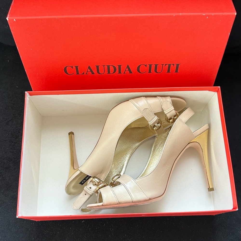Claudia Ciuti Nude and Gold Heels, Size 9.5